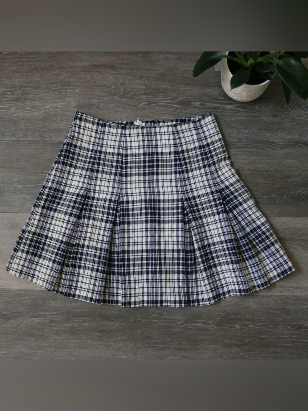 Vintage blue and cream plaid high waisted pleated skirt